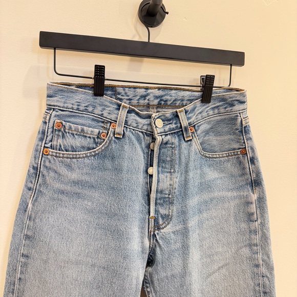 VINTAGE Levi's 501 Light Blue Straight Leg Women's Jeans - Picture 9 of 10